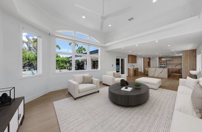 Building Photo - 5120 Carillo St