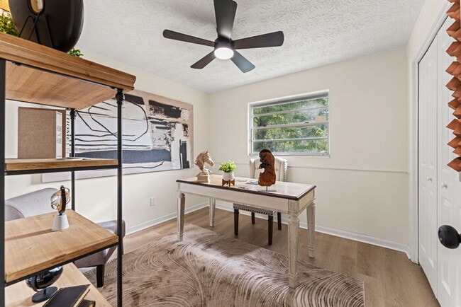 Building Photo - Orange Park 4 Bedroom Home With Upgraded Features Throughout