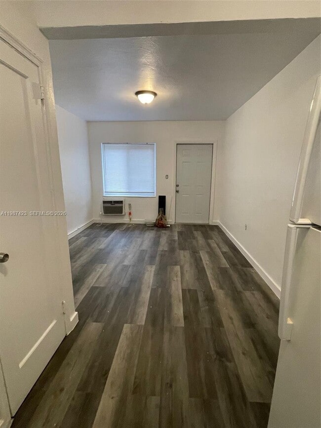 Building Photo - 430 SW 6th Ave