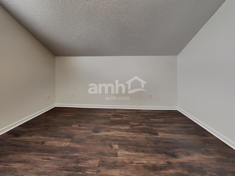 Building Photo - 317 Bradley Bend Dr
