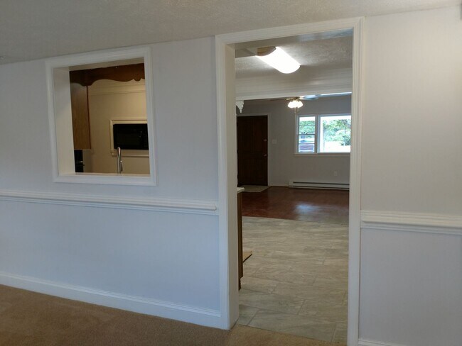 Building Photo - 3 Bedroom 3 Bathroom House in Town of Fron...