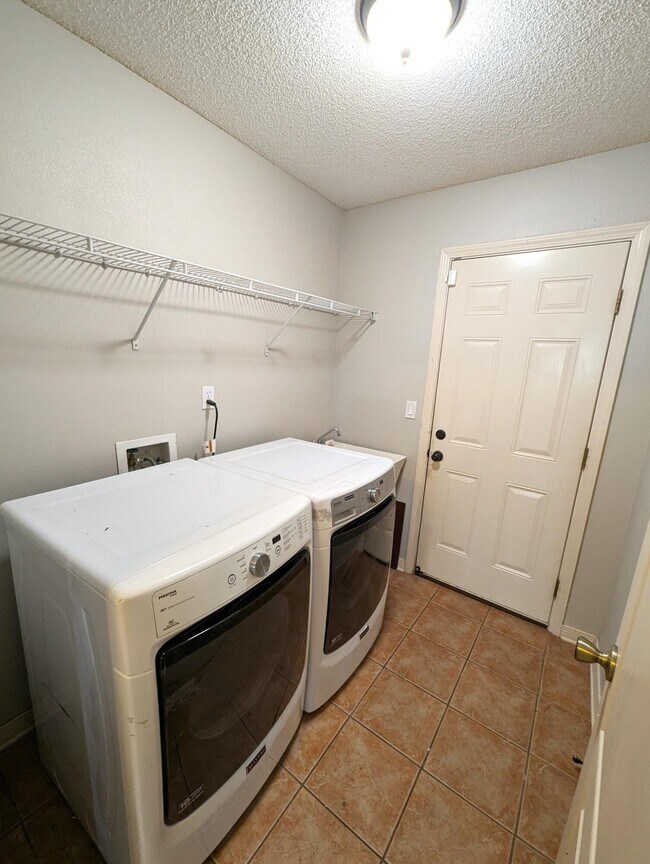 Building Photo - 1822 Brooke Beach Dr