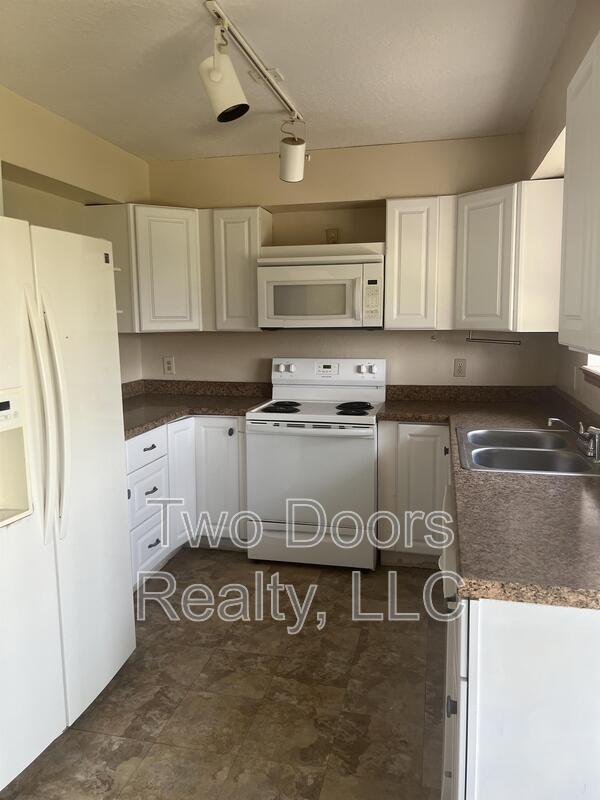 Building Photo - 2204 Shadowridge Dr