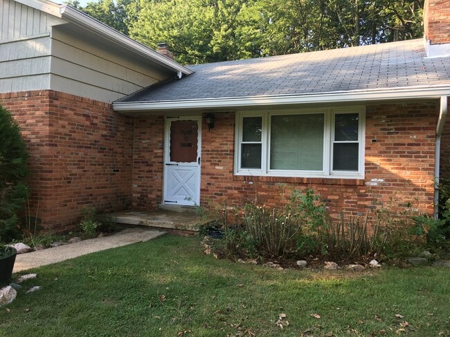 Building Photo - 1115 Westbriar Ct NE