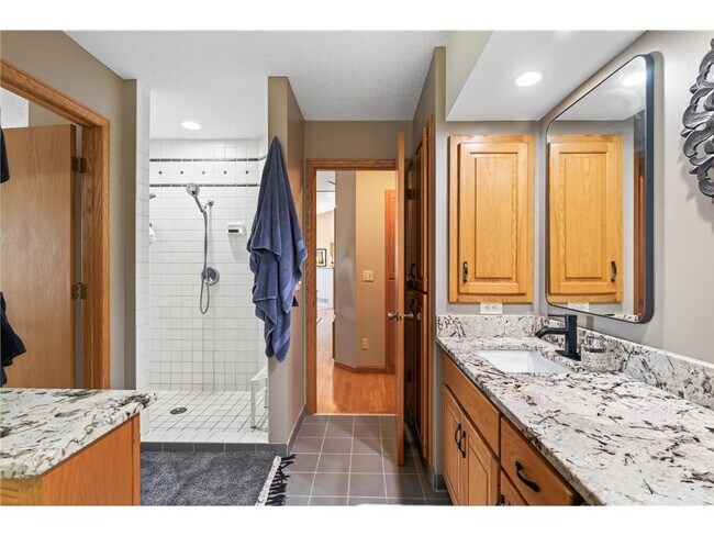 Building Photo - 14372 Heather Ridge Dr