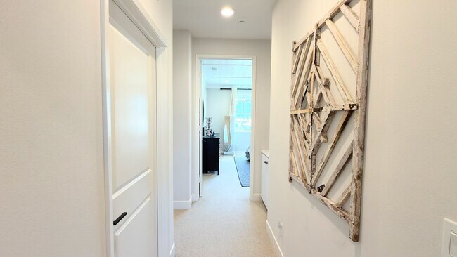 Building Photo - Luxury Builder Model Home - Resort Style Amenities In A Gated Community