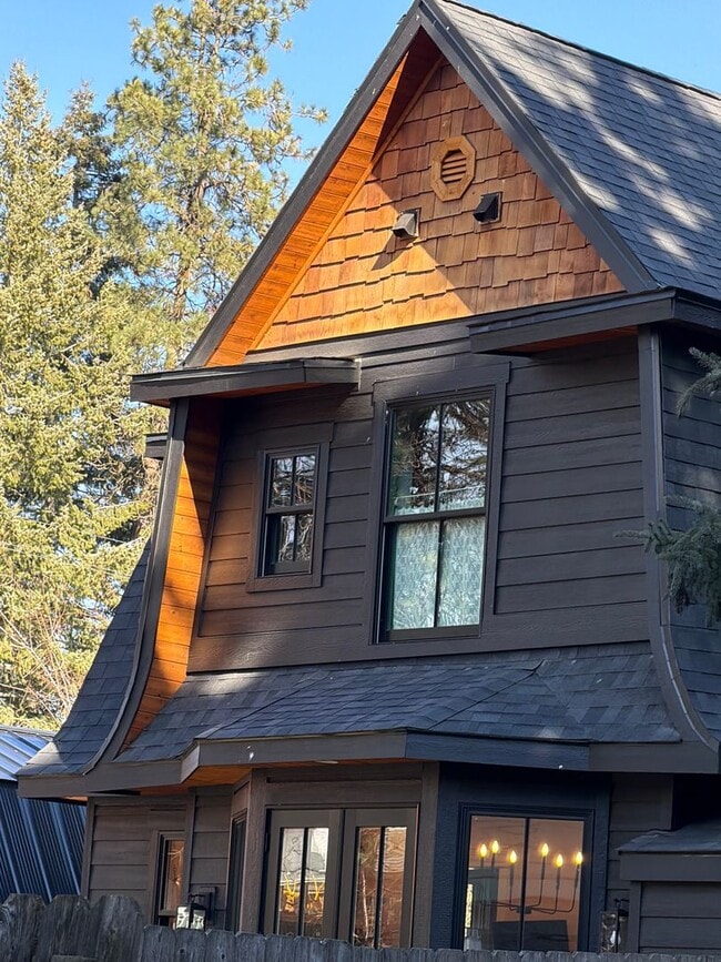 Building Photo - Beautiful home downtown Coeur D Alene
