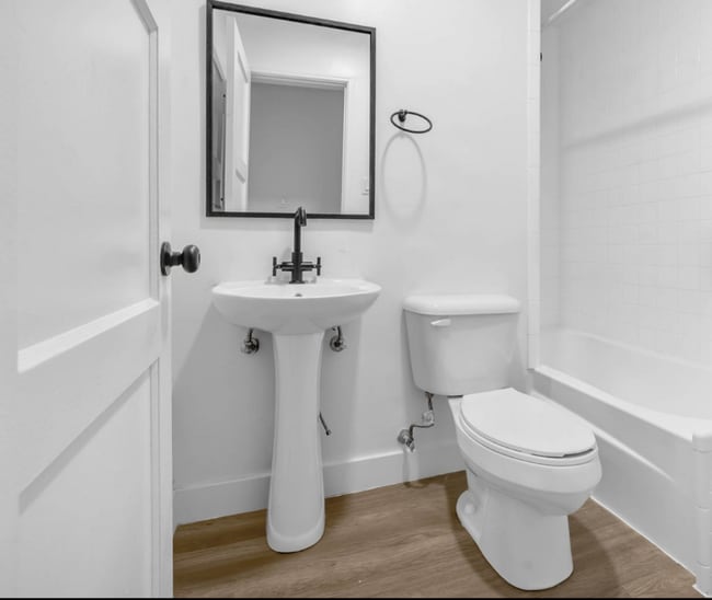 Building Photo - Newly Renovated Studio on 2nd Street- Steps to Alamitos Beach