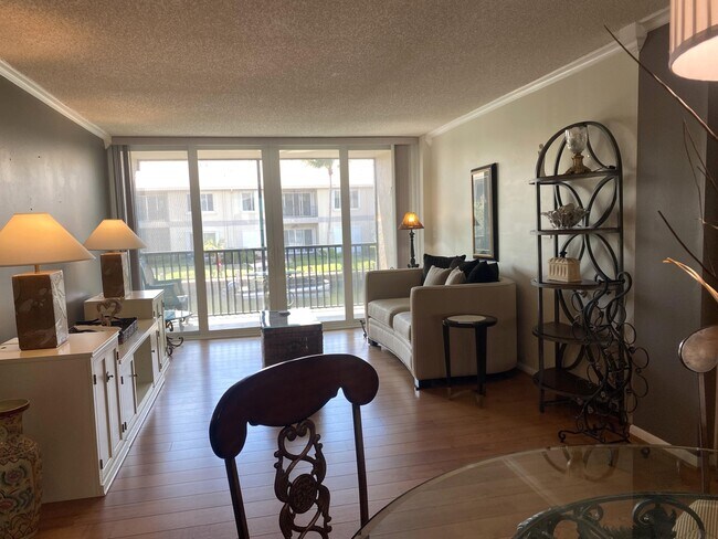Building Photo - 1 Royal Palm Way