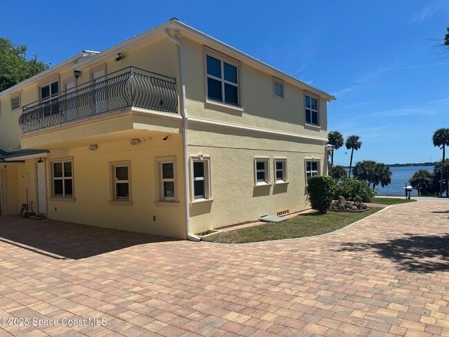 Building Photo - 1613 Indian River Dr