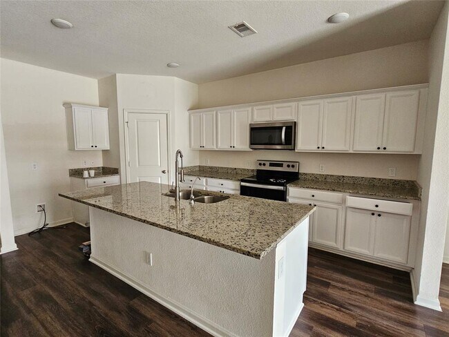 Building Photo - 2056 Spindletree Ln