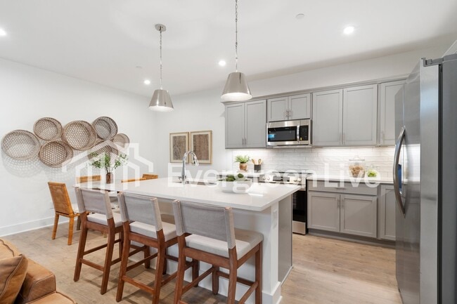 Building Photo - 129 Leggo Ave