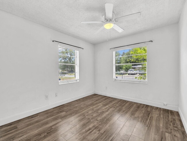 Building Photo - 627 Ferretti Ave