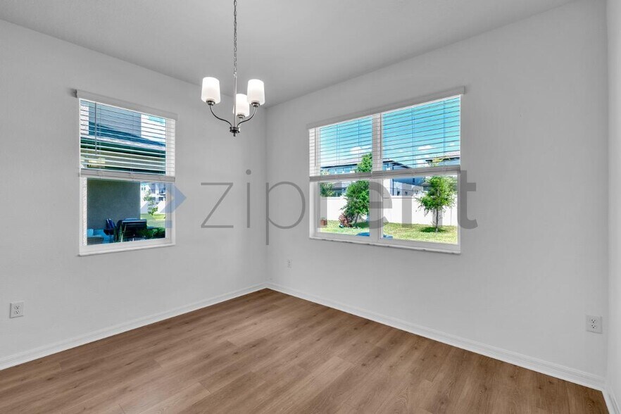 Building Photo - Unit n/a