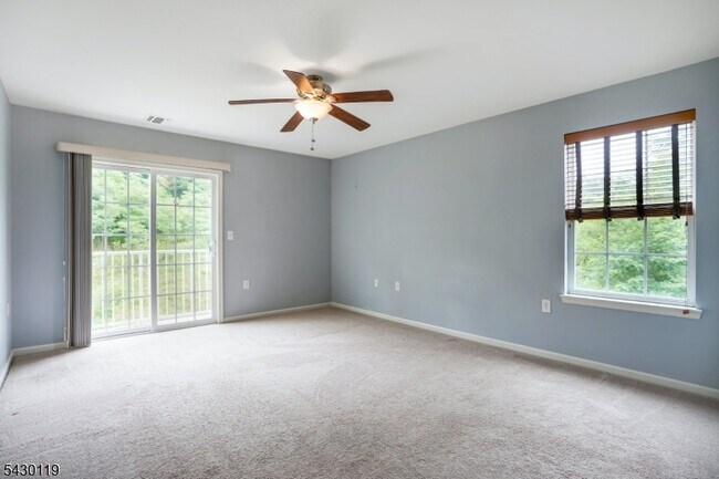 Building Photo - 512 Waterview Ct