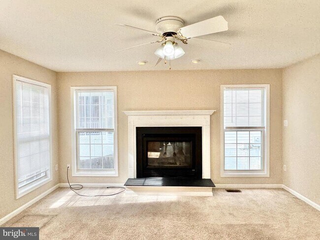 Building Photo - 9 Kimberly Dr