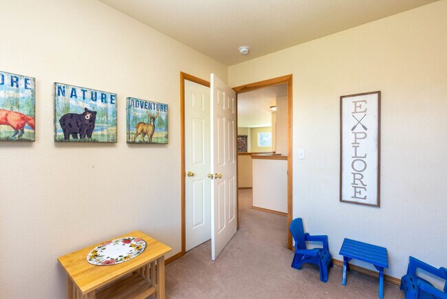 Building Photo - 951 Golden Pheasant Dr