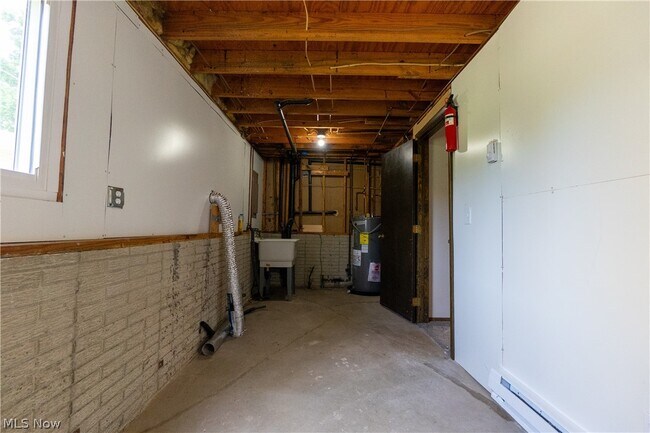 Building Photo - 5922 Albert Ave