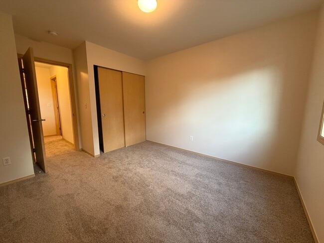 Building Photo - 3 Bedroom DuPont Home for Rent