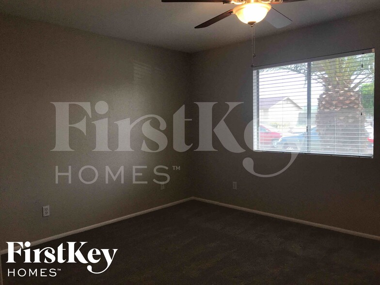 Building Photo - 1444 N Ananea