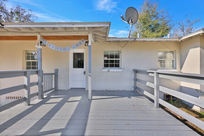 Building Photo - Stunning 3-Bedroom, 2-Bath Home in Desirable Mandarin Neighborhood!
