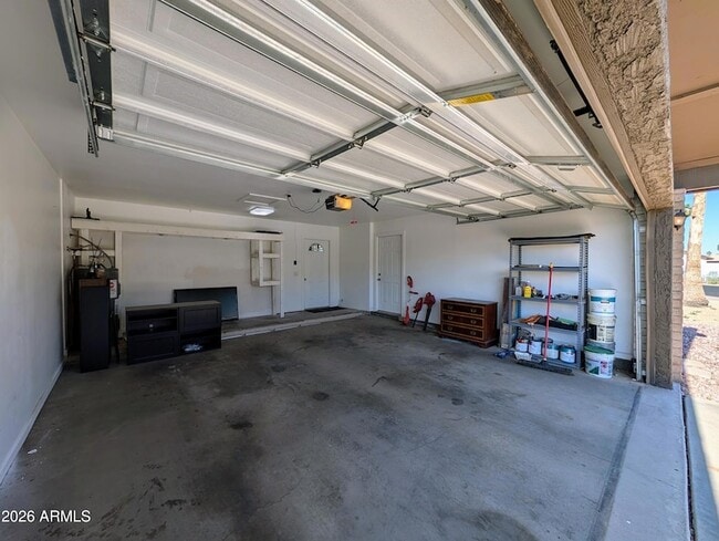 Building Photo - 10044 N 39th Ln