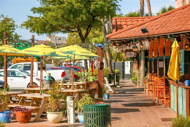 Building Photo - 3835 Almeria Ave