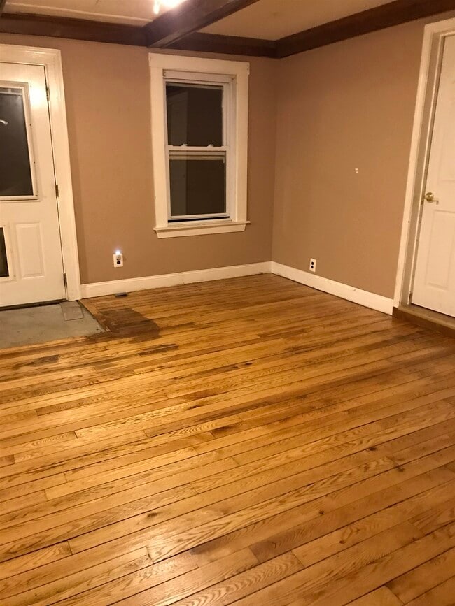 Building Photo - 293 Bear Hill Rd