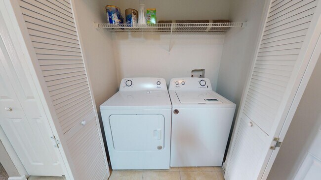 Building Photo - Nice condo for rent in the heart of the St...