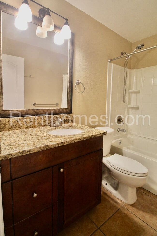 Building Photo - Escondido, 1463-E N Broadway, Wood Floors,...