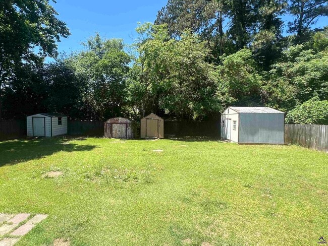 Building Photo - 211 Laverne Dr