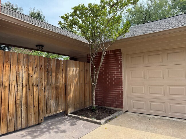 Building Photo - 6926 Hearthside Dr