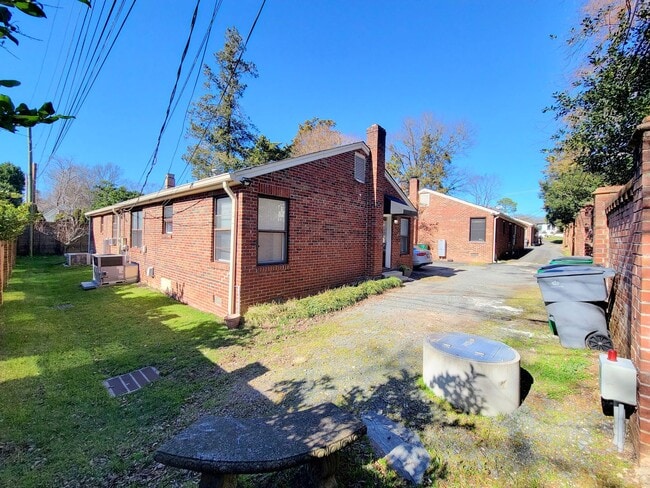 Building Photo - 2408 Providence Rd