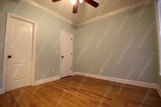 Building Photo - 610 Elinor St