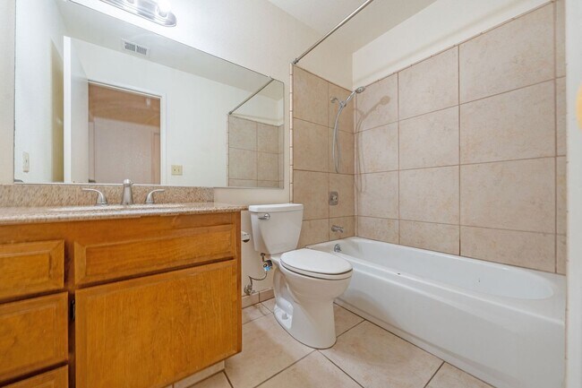 Building Photo - 4830 Suncrest Way