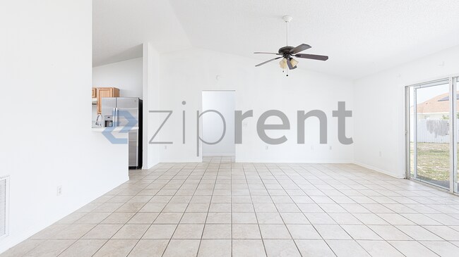 Building Photo - 2750 Gramercy Dr