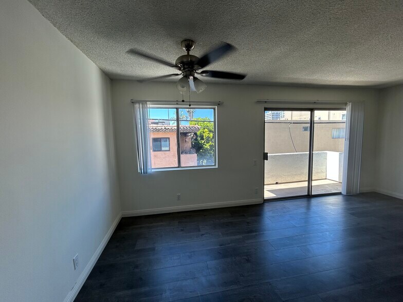 Building Photo - 1333 S Bundy Dr