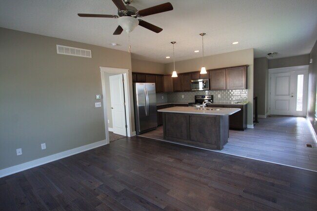 Primary Photo - 426 Sunflower Dr