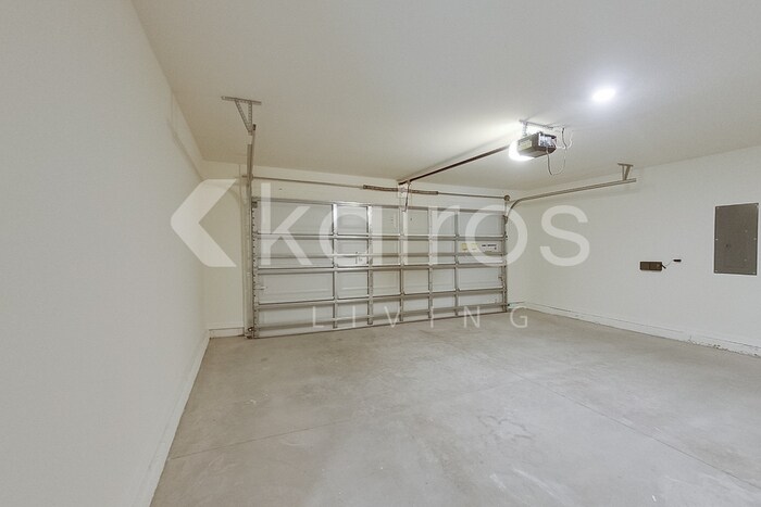 Building Photo - 8621 SW 43rd Ter