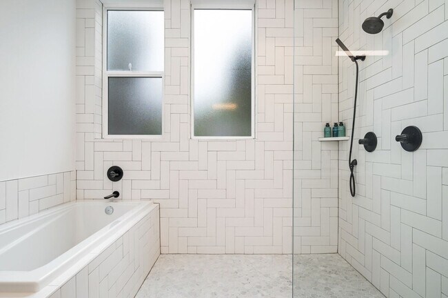 Building Photo - 6125 Sand Point Way NE