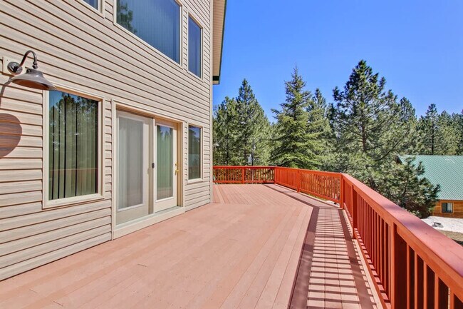 Building Photo - 1496 Pine Ridge Dr