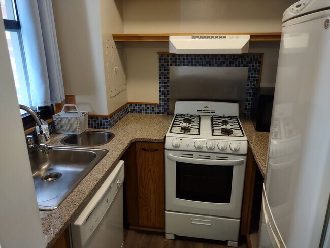 Building Photo - Charming Studio Unit within Walking Distance to GWU
