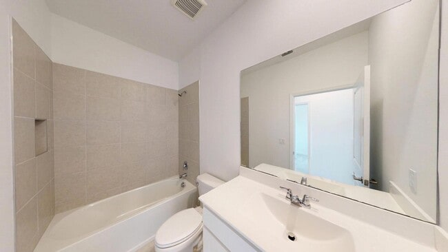 Building Photo - 4643 Hollister Ave