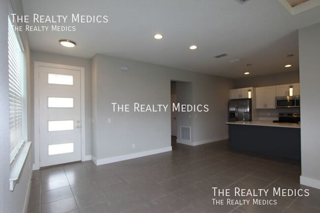 Building Photo - 211 Bedford Dr
