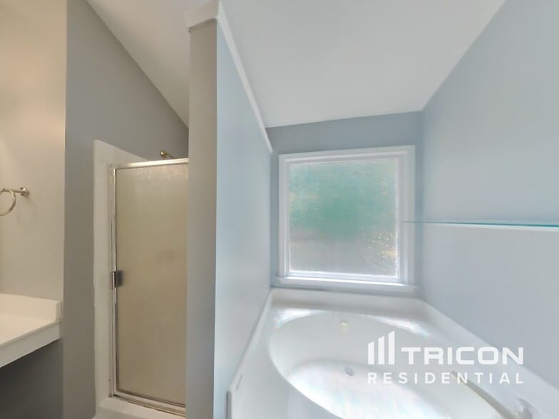 Building Photo - 1315 Bridle Path Dr