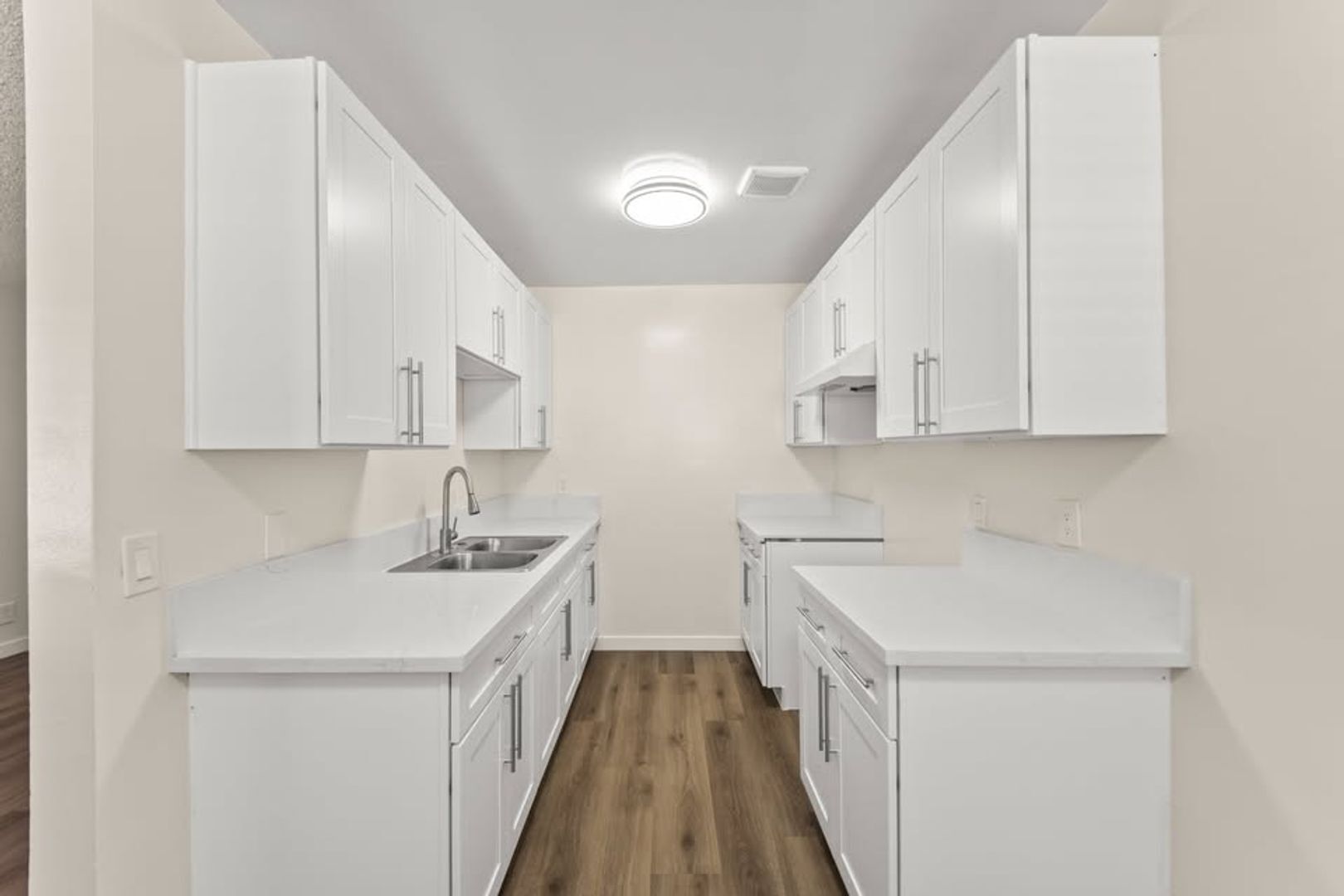 Building Photo - 862 W 84th St