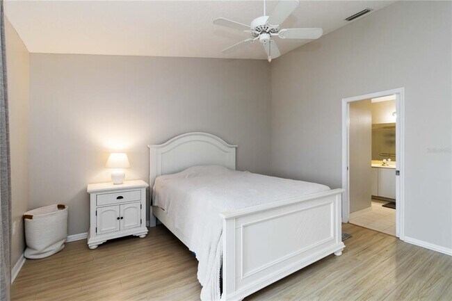 Building Photo - 880 Bird Bay Dr W