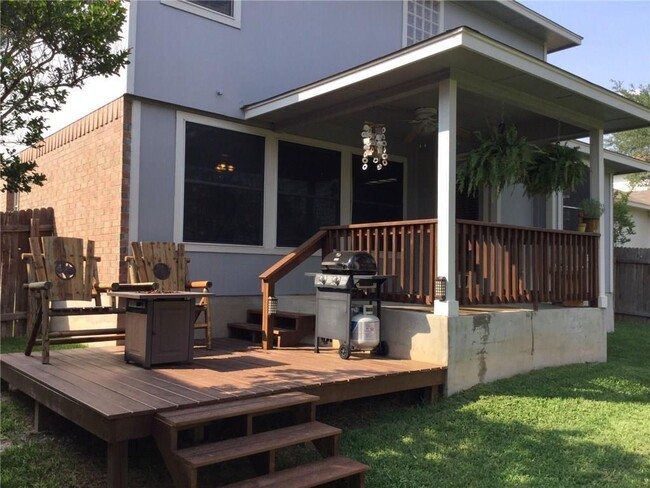Building Photo - 809 Chiselpoint Cove