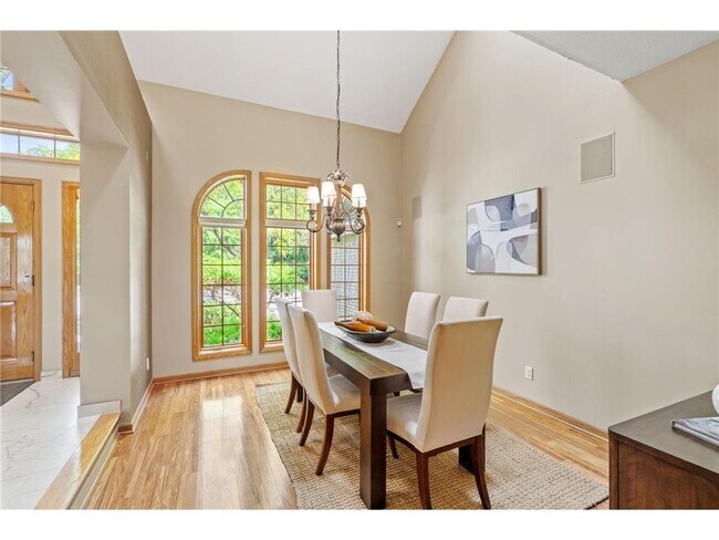 Building Photo - 6210 Deerwood Cir N