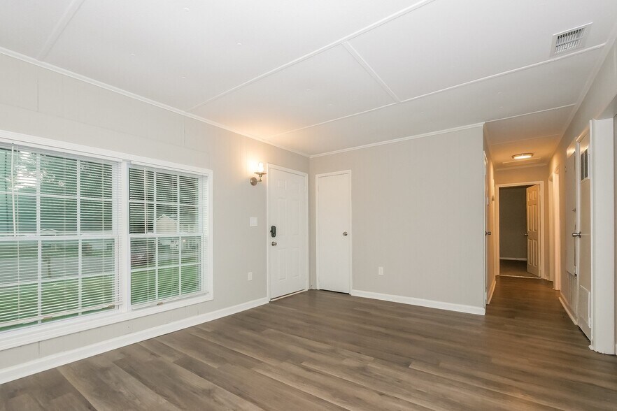 Building Photo - 129 Royal Ct